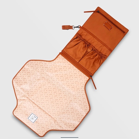Caraa Luxury Baby Changing Kit Bag Portable Changing Station NWT $170 - Picture 4 of 9